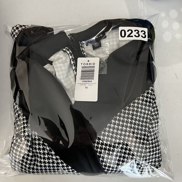 Torrid Womens Mini Stretch Satin Houndstooth Tuxedo Dress size 16 or 1X NWT - Picture 9 of 9